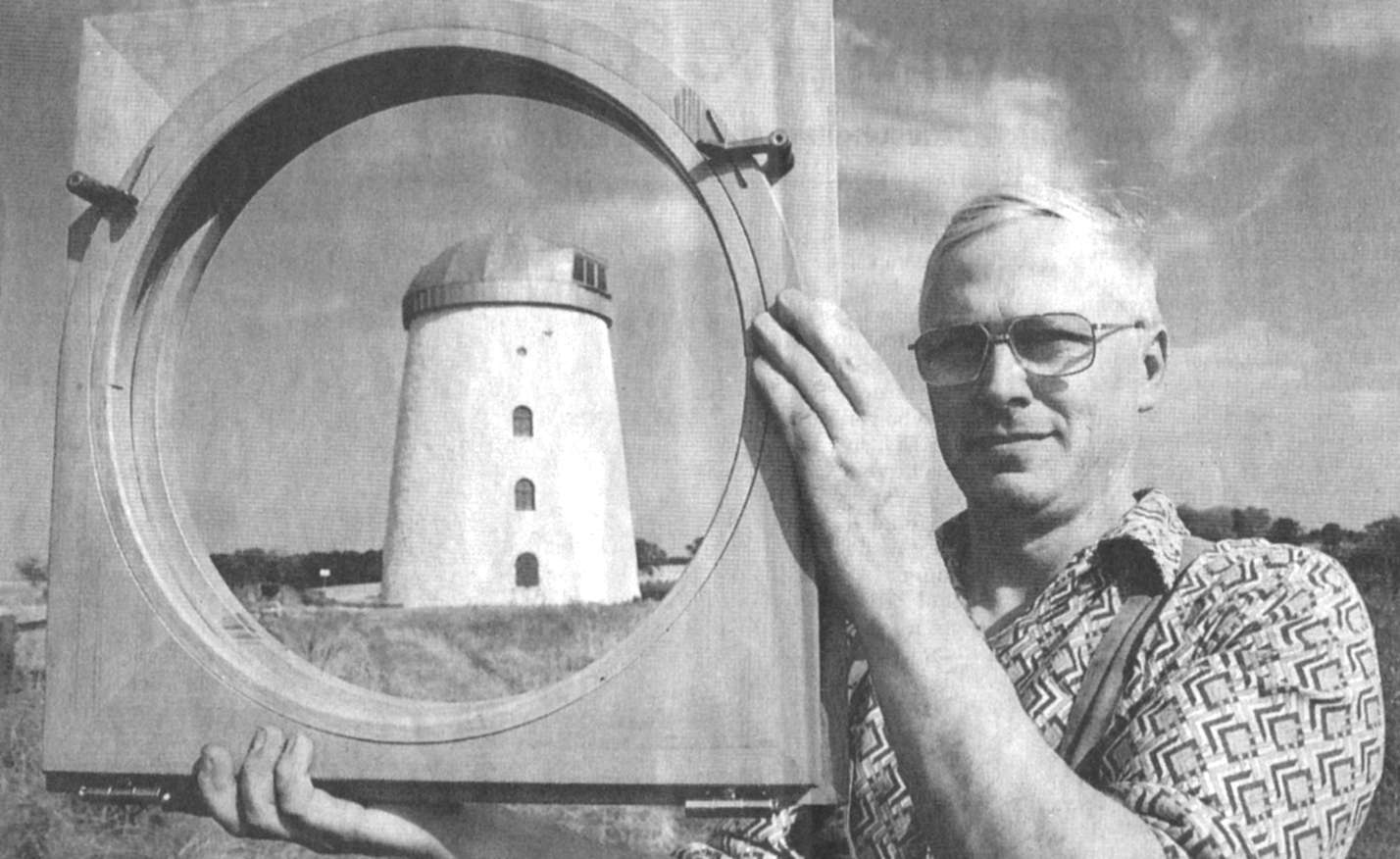 <p> </p><p> </p><p>rundes Fester für die Windmühle im Hintergrund</p><p>[Foto: OTZ]</p>