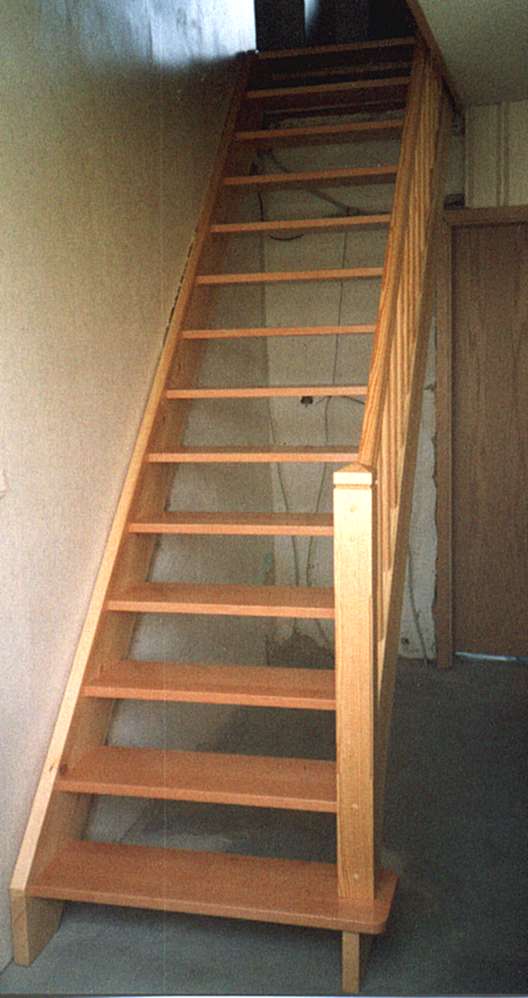 <p> </p><p> </p><p>Treppe aus Kiefer und Buchenstufen</p>