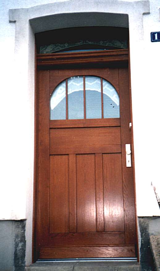 <p> </p><p> </p><p>Haustür</p>