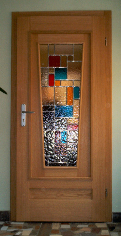 <p> </p><p> </p><p>Zimmertür mit Bleiverglasung</p>