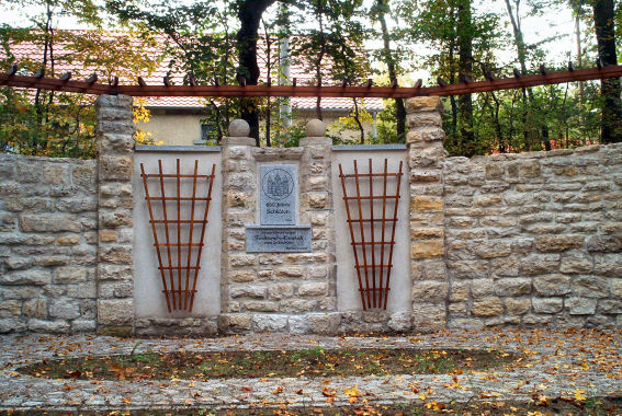 <p> </p><p> </p><p>Pergola im Schkölener Harnischhain</p>