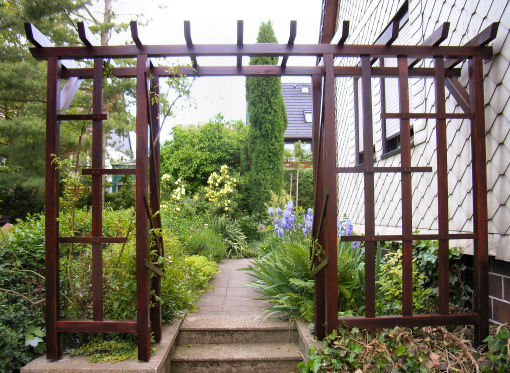 <p> </p><p> </p><p>eine Pergola an der sich schon bald allerlei Pflanzen empor ranken werden</p>