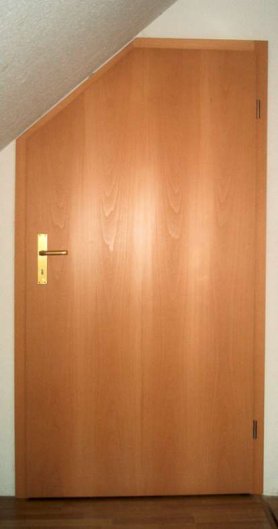<p> </p><p> </p><p>Wenn die Standardtür mal nicht passt, dann gibt es die passende beim Tischler.</p>